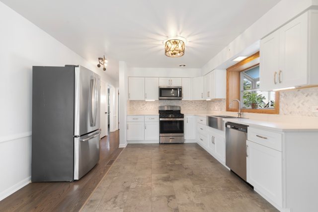230 Chester Avenue Park Ridge, IL 60068 - Photo 8 of 44 Gallery Image 8