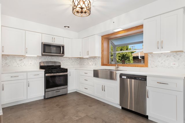 230 Chester Avenue Park Ridge, IL 60068 - Photo 9 of 44 Gallery Image 9