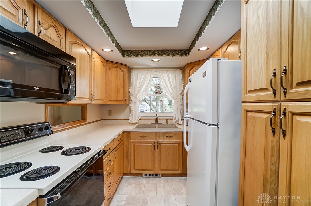 4909 Bonnie Road Kettering, OH 45440 - Photo 11 of 34