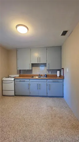 an empty room with windows and ceiling fan