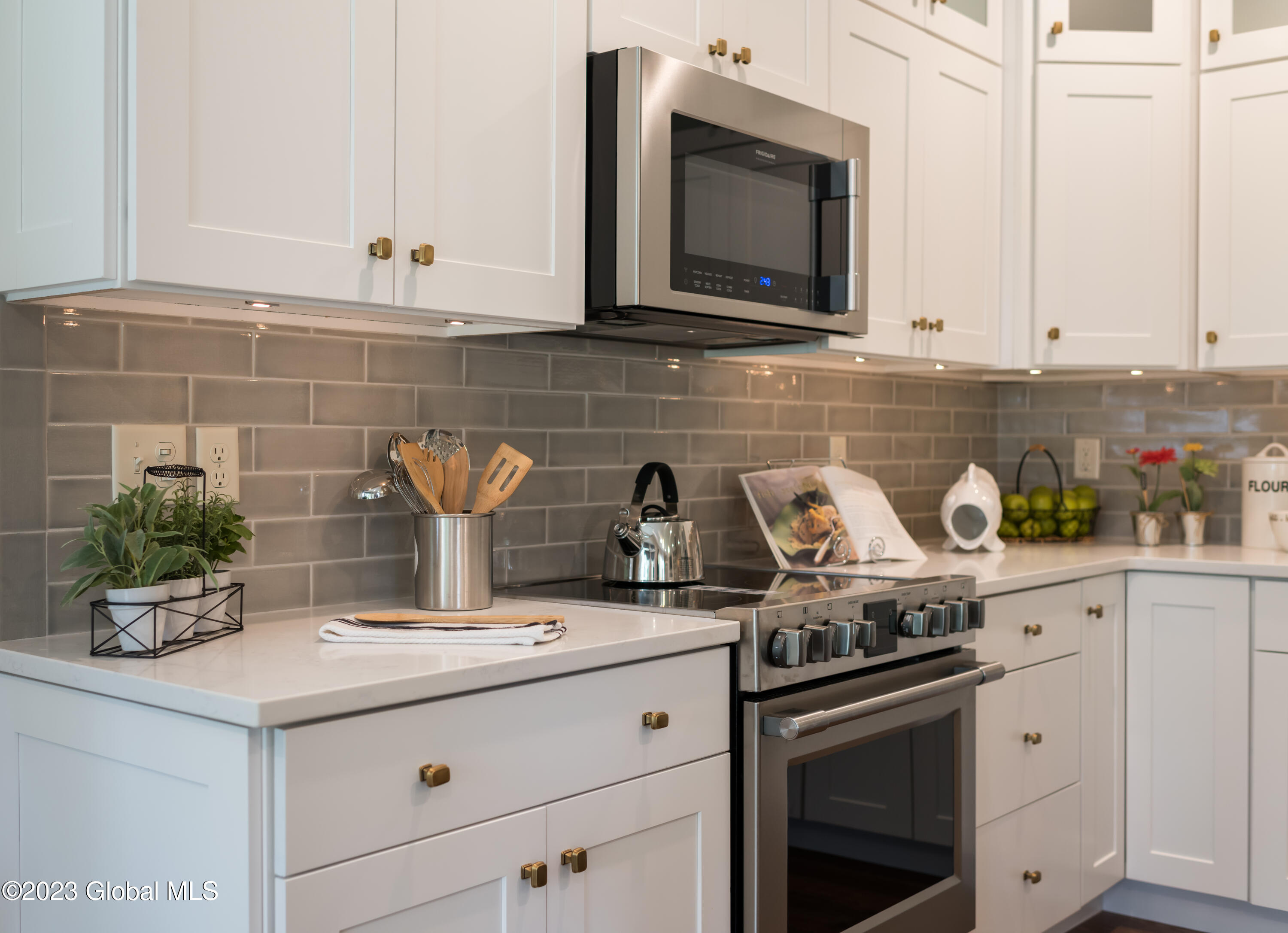 7 Anson Court Malta, NY 12020 - Photo 2 of 7 Kitchen (5)