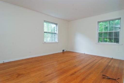 340 Moraine Road Highland Park, IL 60035 - Photo 5 of 10 an empty room with a window