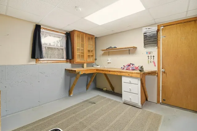 a view of a house with backyard