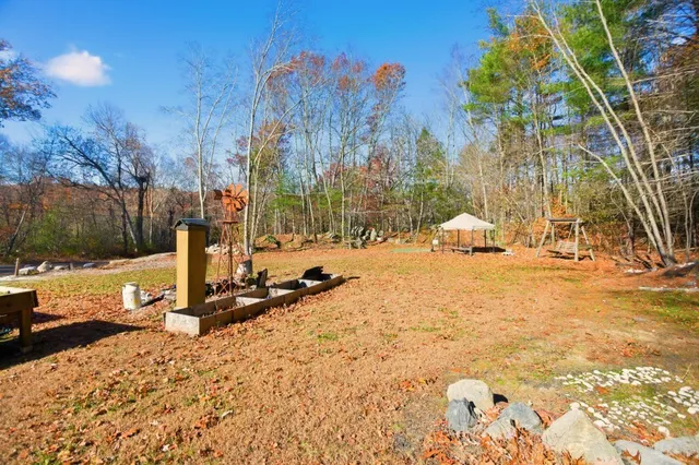 $390,000 | 353 Pasay Road, Thompson, CT 06255