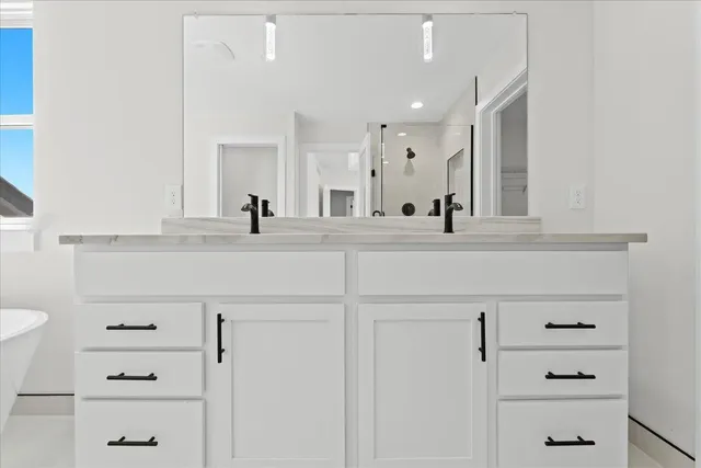 $499,900 | 37633 Scone Court, Livonia, MI 48154