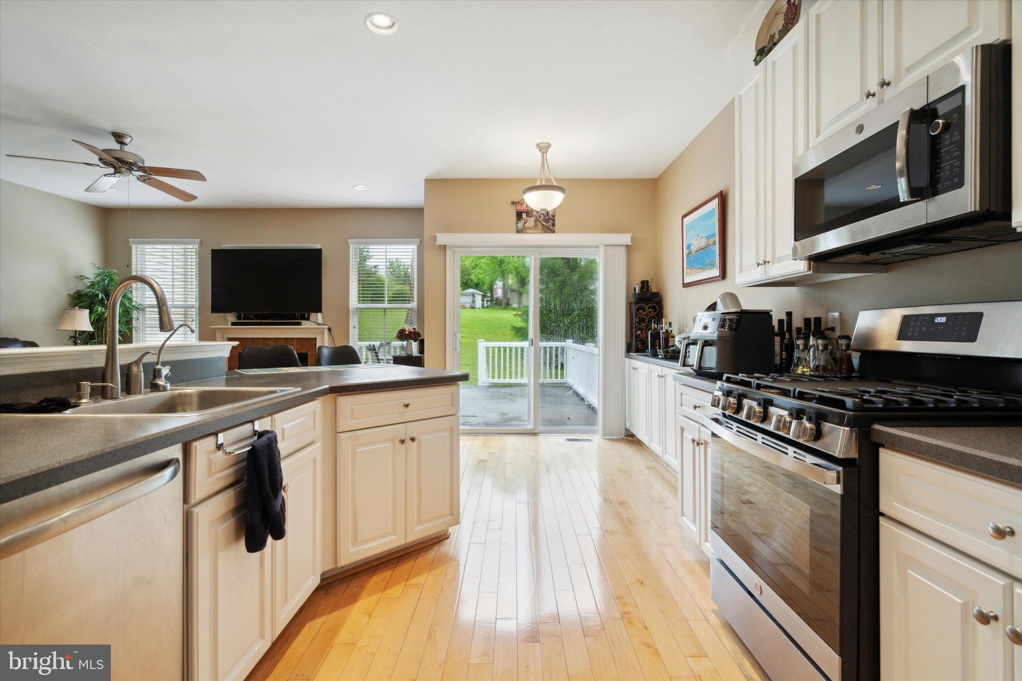 207 Coventry Road Chalfont, PA 18914 - Photo 11 of 35 Sliding doors off the kitchen
