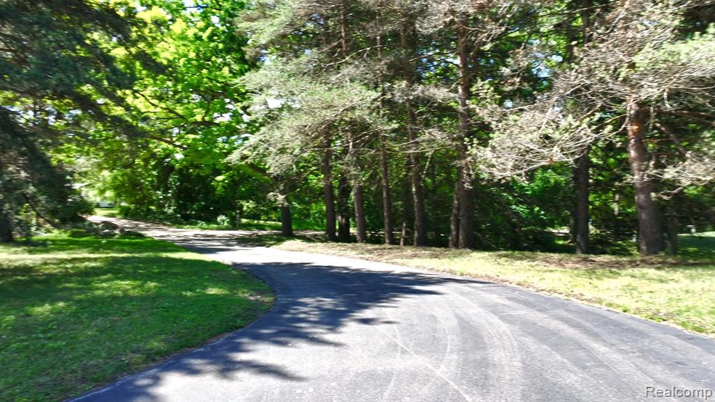 5370 Whipple Lake Road Clarkston, MI 48348 - Photo 38 of 51