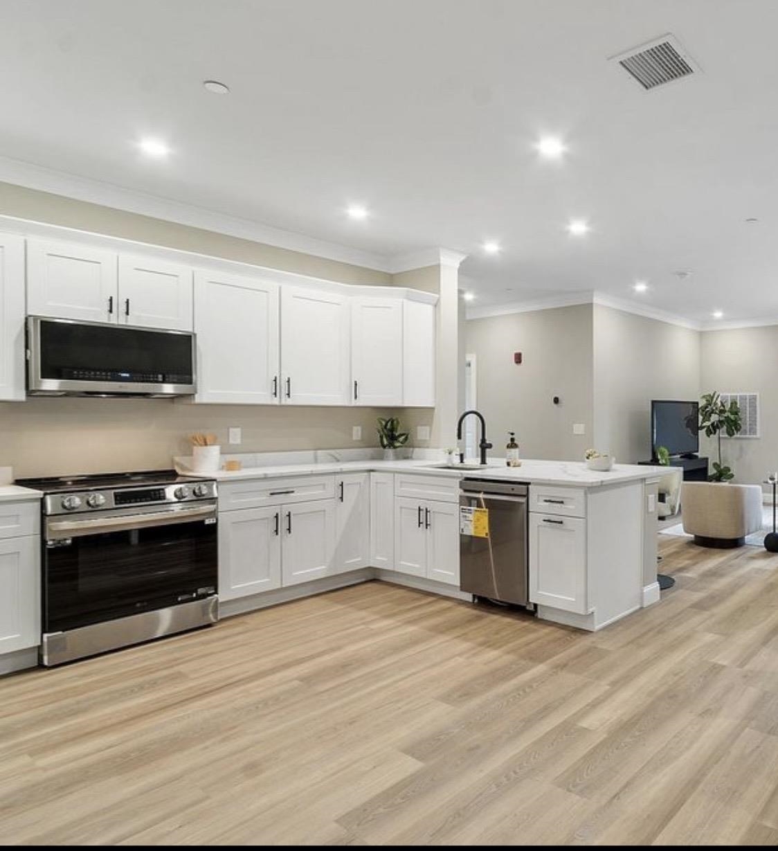 10100 South Willow Street, Unit 202 Manchester, NH 03109 - Photo 5 of 17