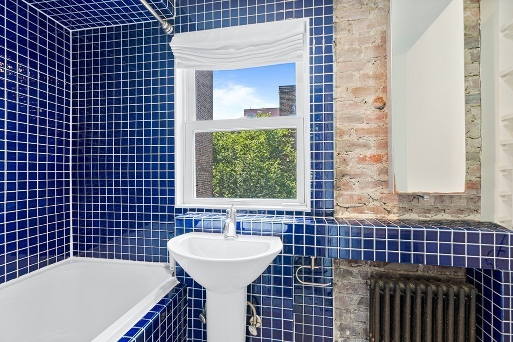 44 Hull Street Boston, MA 02113 - Photo 20 of 26 Gallery Image 20