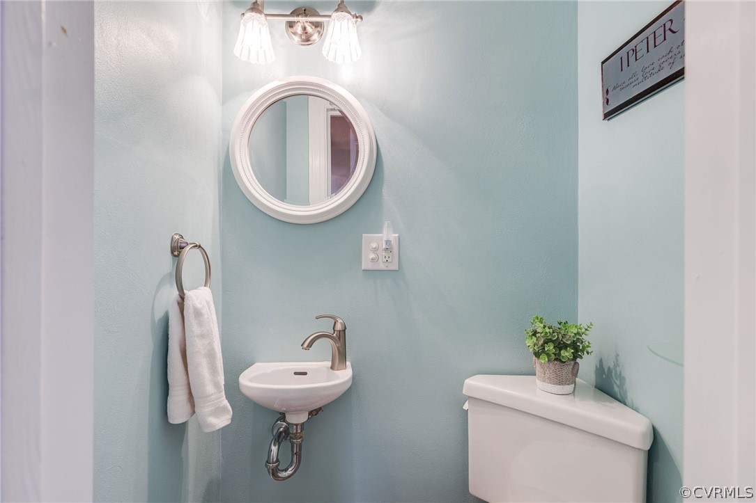 501 Old Hundred Road Midlothian, VA 23113 - Photo 30 of 44 a bathroom with a toilet a sink and a mirror