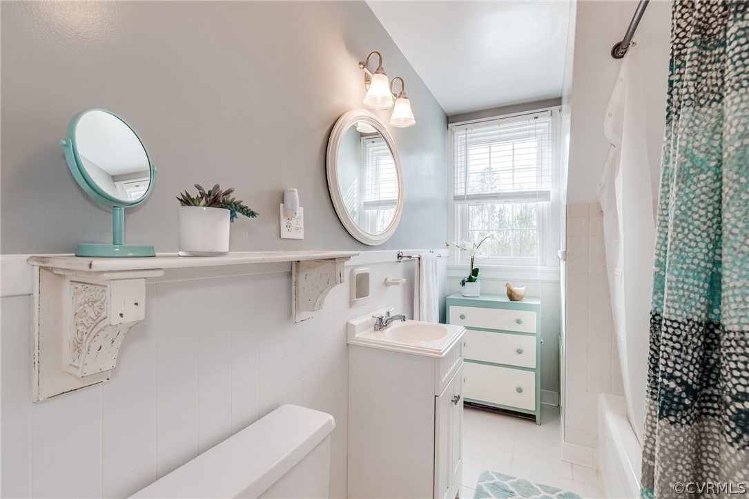 501 Old Hundred Road Midlothian, VA 23113 - Photo 35 of 44 a bathroom with a toilet a sink and a mirror
