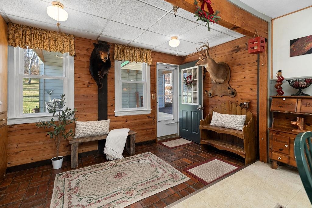 115 Old Hermitage Road Waynesboro, VA 22980 - Photo 12 of 63 a living room with furniture and a window
