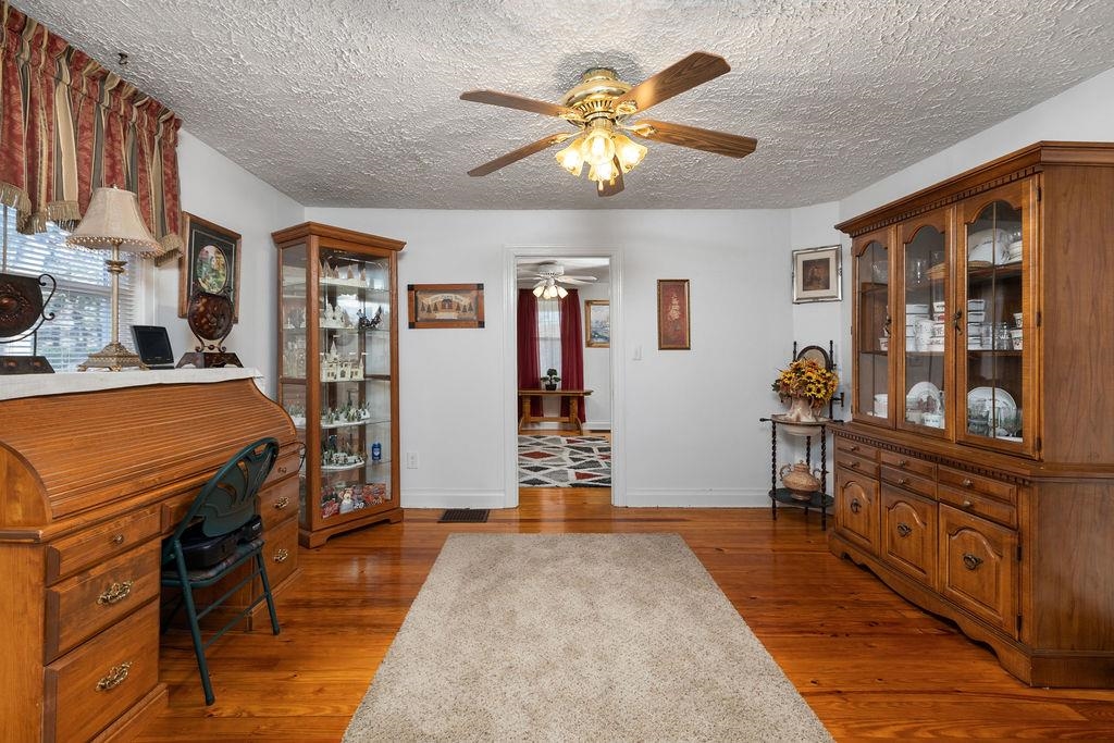 115 Old Hermitage Road Waynesboro, VA 22980 - Photo 14 of 63 a view of a living room