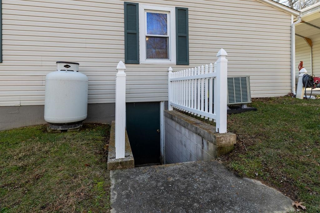 115 Old Hermitage Road Waynesboro, VA 22980 - Photo 35 of 63 a view of a back yard of the house