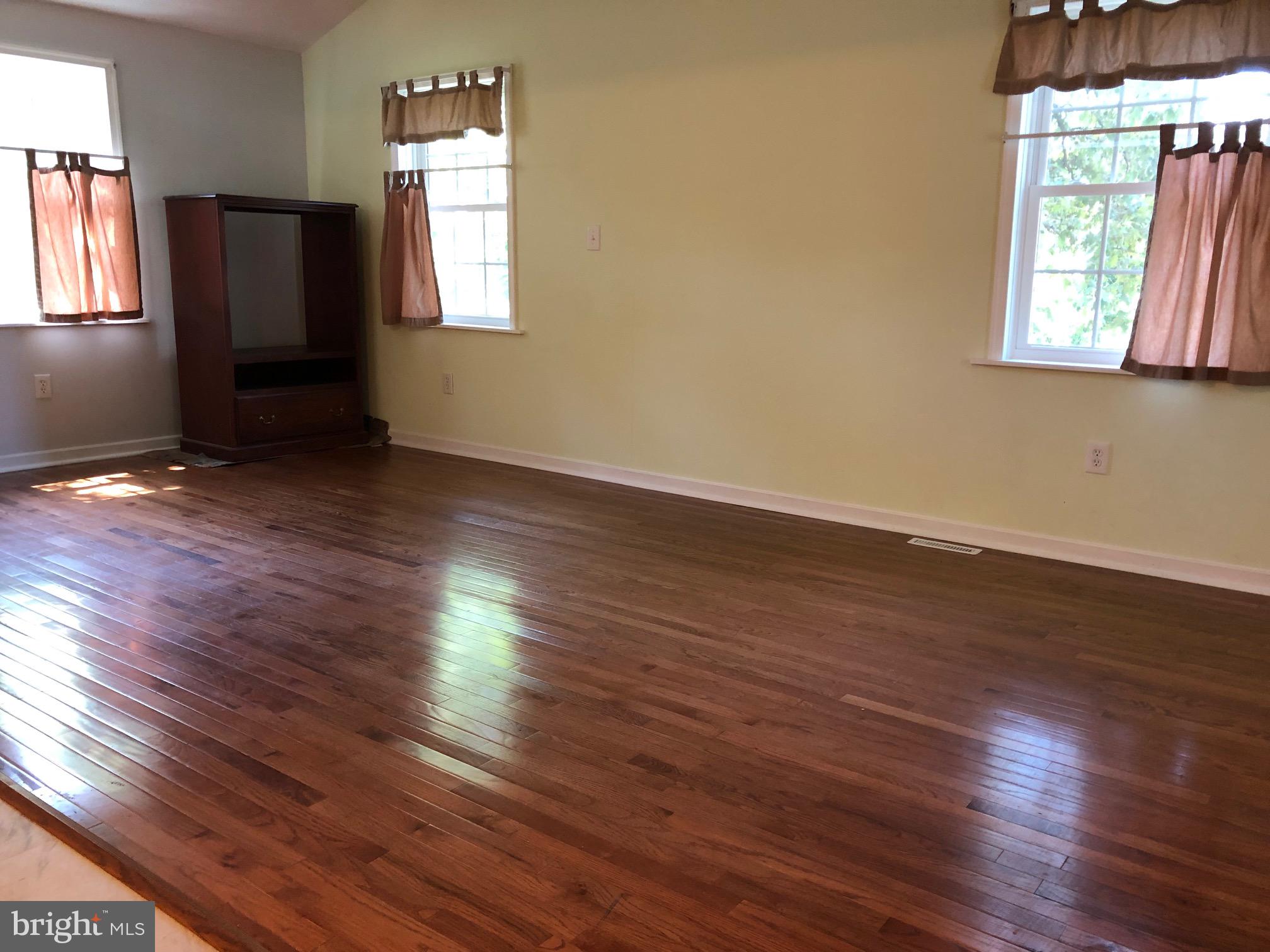 13100 Claxton Drive Laurel, MD 20708 - Photo 10 of 20 Family room