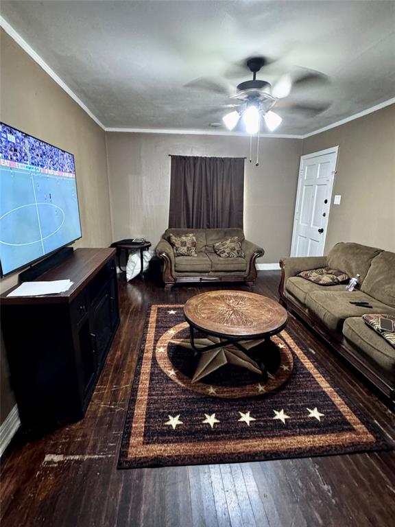 2906 West 9th Street Dallas, TX 75211 - Photo 2 of 7 a living room with furniture and a rug