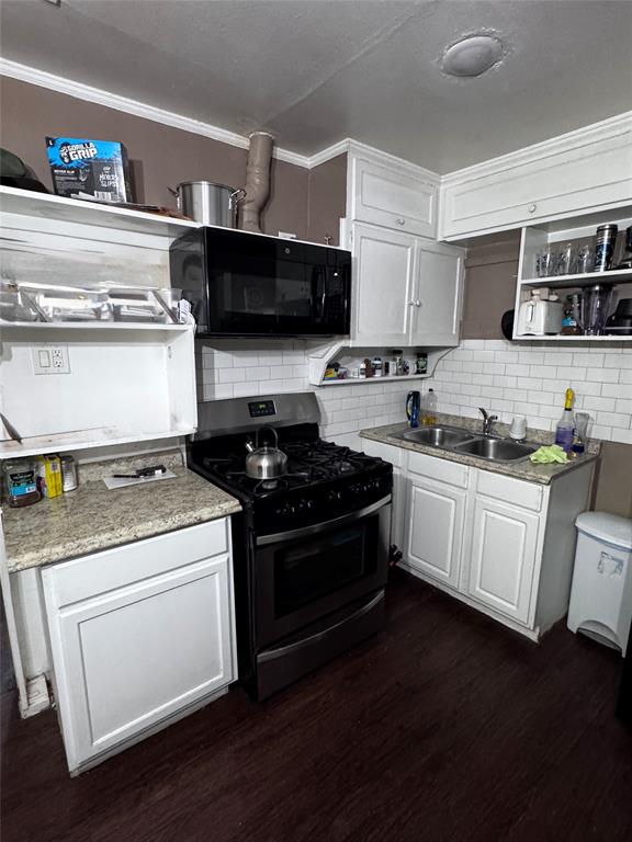 2906 West 9th Street Dallas, TX 75211 - Photo 4 of 7 a kitchen with stainless steel appliances granite countertop a stove and a microwave