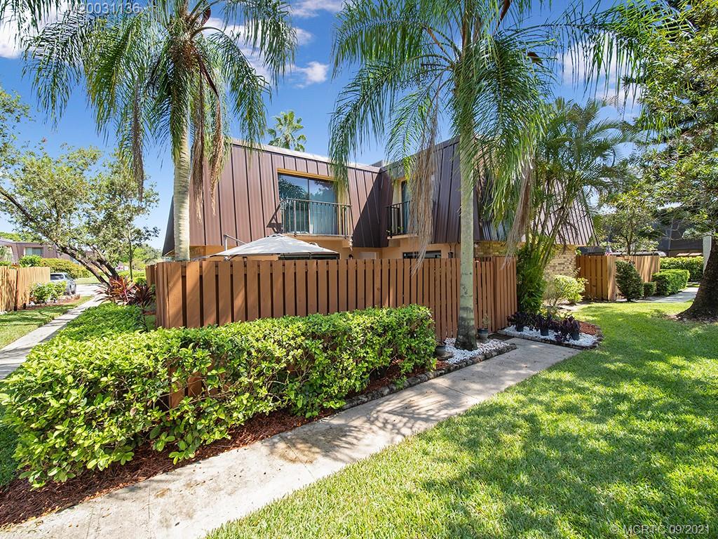a view of a backyard with palm trees