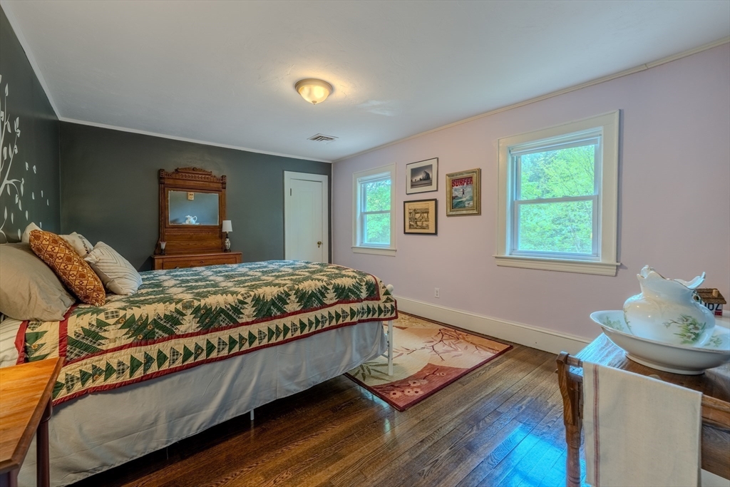 7 Argyle Street Worcester, MA 01609 - Photo 27 of 41 a bedroom with a bed and window