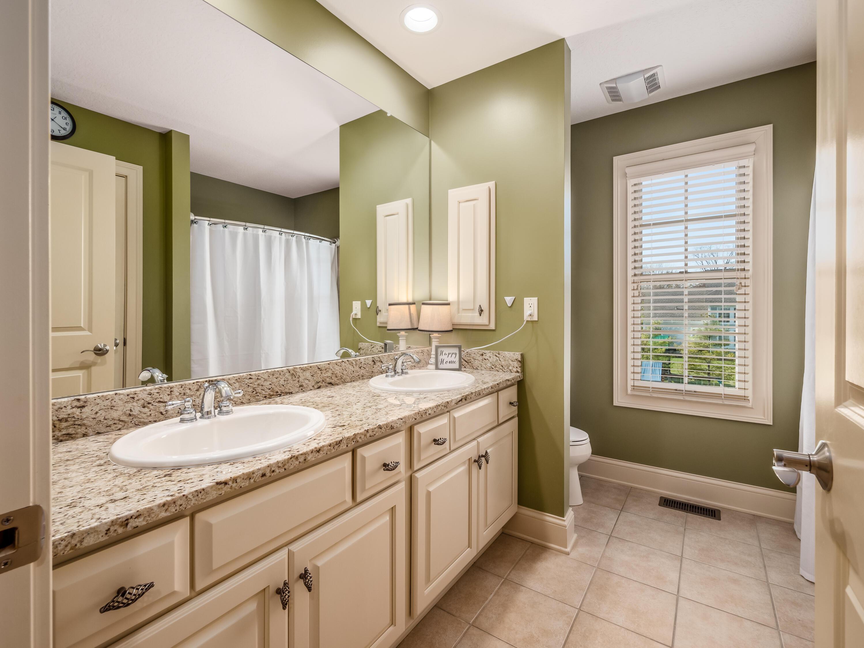 5949 Dunheath Loop Dublin, OH 43016 - Photo 37 of 57 Hall Bathroom