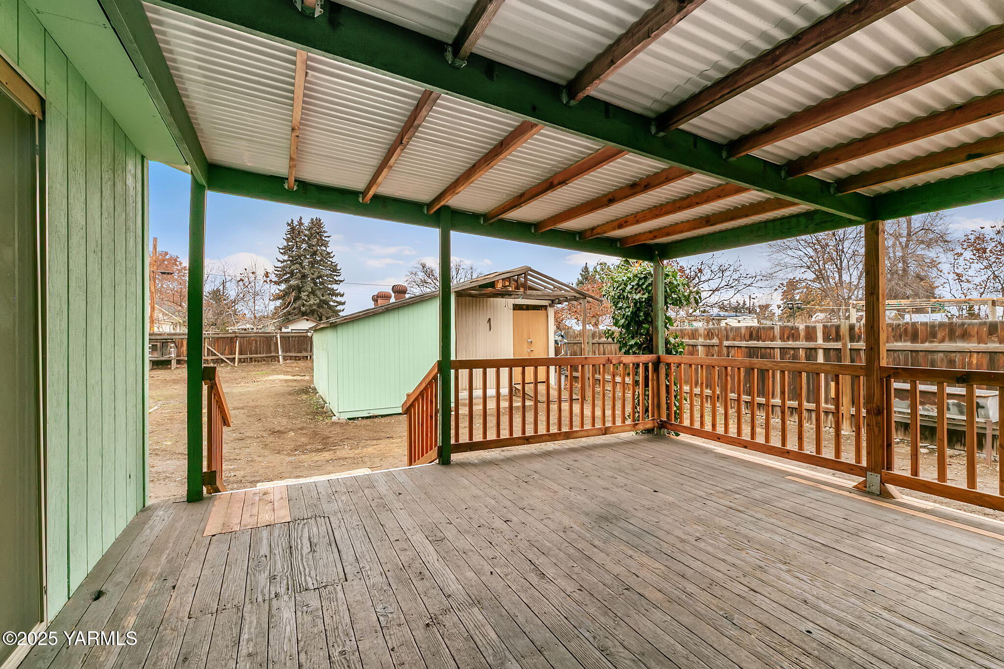 503 North Chestnut Street Toppenish, WA 98948 - Photo 20 of 21 a view of a backyard