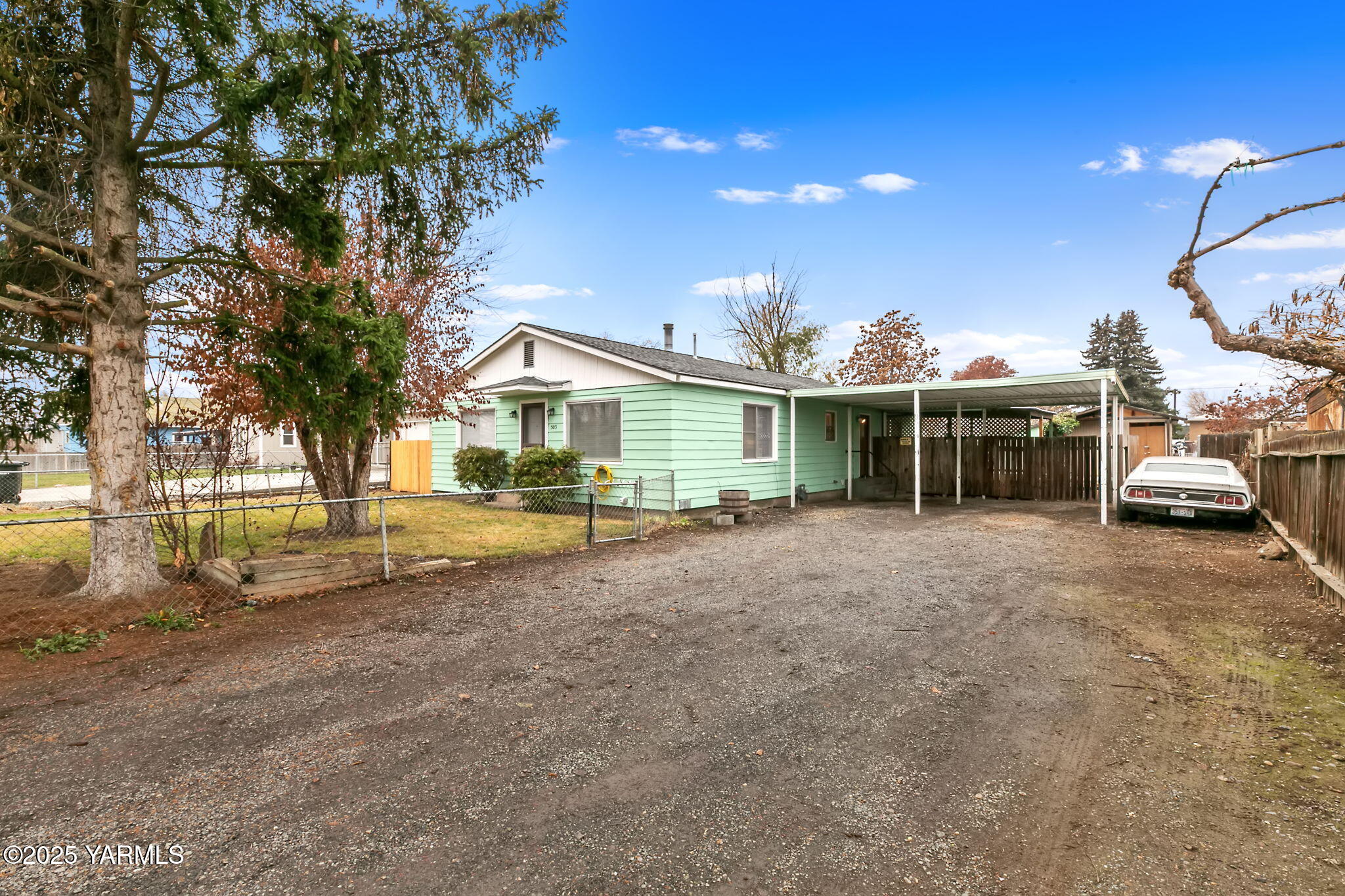 503 North Chestnut Street Toppenish, WA 98948 - Photo 2 of 21 a view of a house with a backyard and a patio