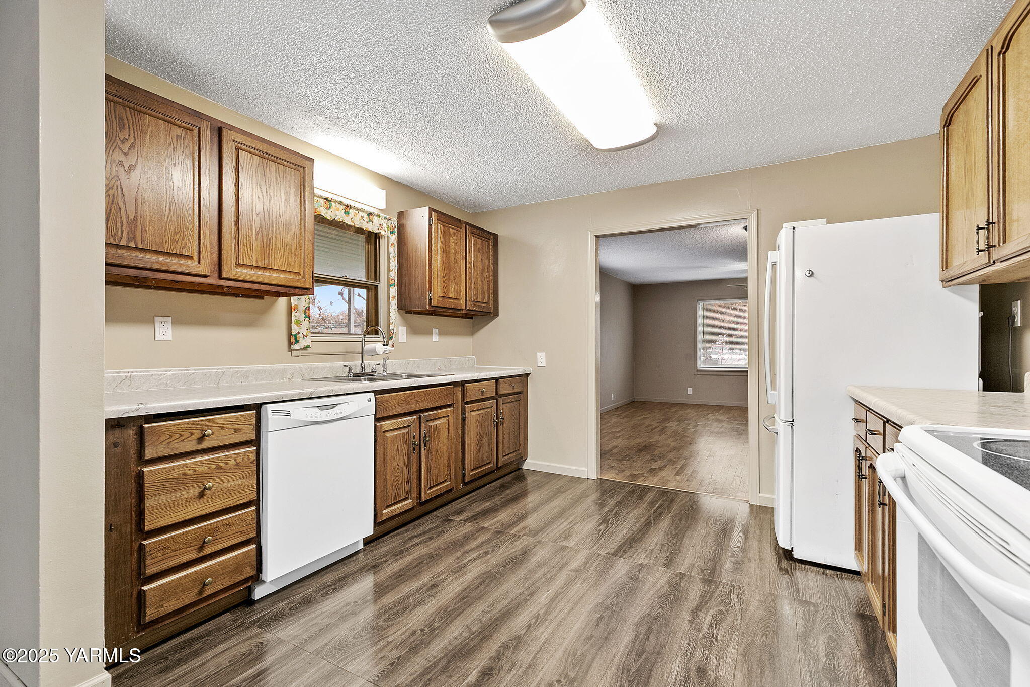 503 North Chestnut Street Toppenish, WA 98948 - Photo 8 of 21 a kitchen with granite countertop stainless steel appliances a stove top oven and cabinets