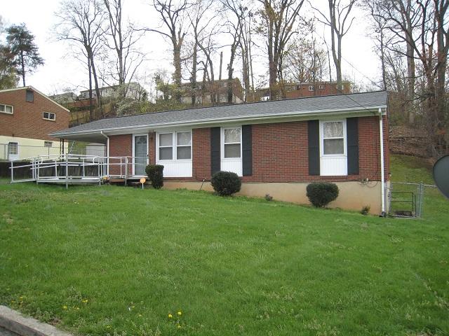 a view of a house with a backyard