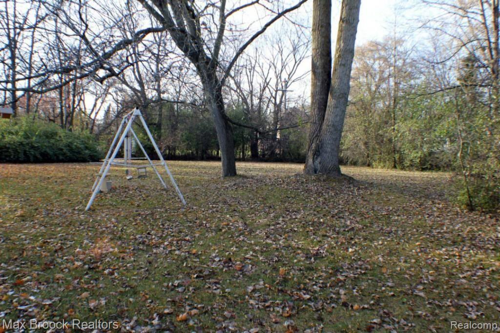 5674 Raven Road Bloomfield Hills, MI 48301 - Photo 22 of 23 Backyard2.jpg
