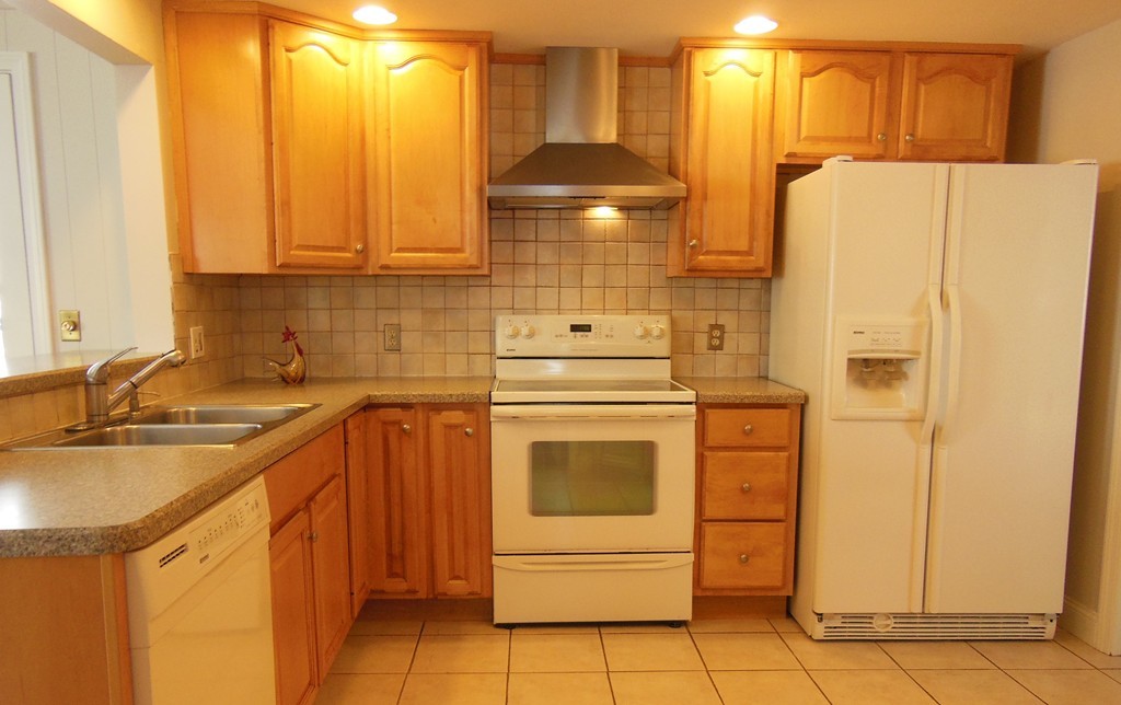3 Old Stagecoach Road Bedford, MA 01730 - Photo 7 of 18