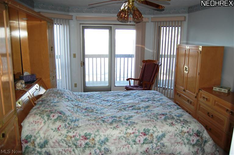 13101 West Lake Road, Unit 3 Vermilion, OH 44089 - Photo 22 of 25 Master Bedroom