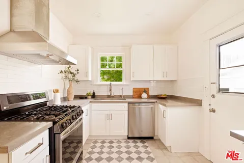 $2,350,000 | 729 Marco Place, Venice, CA 90291