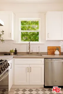 $2,350,000 | 729 Marco Place, Venice, CA 90291