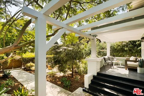 $2,350,000 | 729 Marco Place, Venice, CA 90291