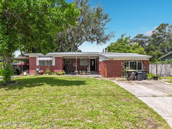 a view of a house with backyard and porch