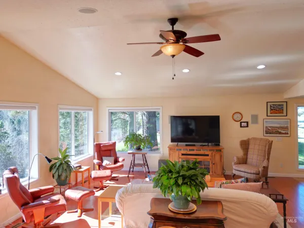 $699,000 | 106 Ln A, Garden Valley, ID 83622