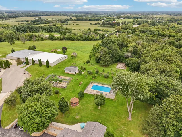 $849,000 | N6190 County Rd F, Concord, WI 53178