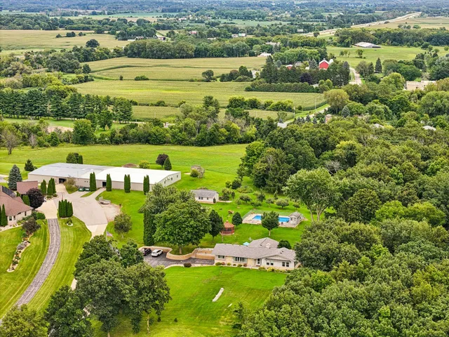 $849,000 | N6190 County Rd F, Concord, WI 53178