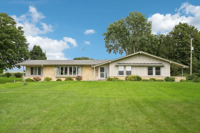 $849,000 | N6190 County Rd F, Concord, WI 53178