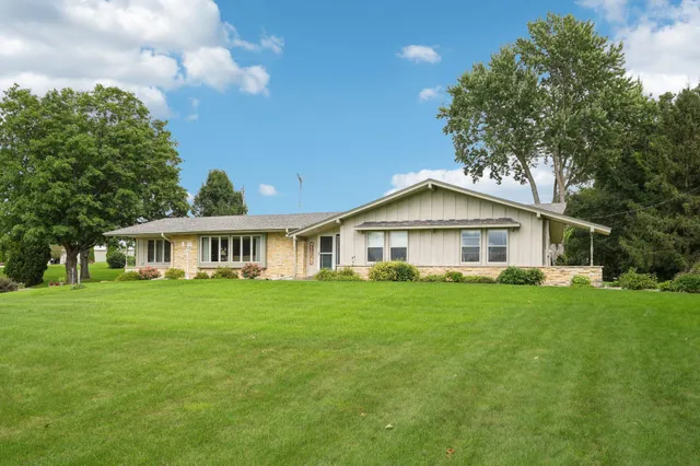 $849,000 | N6190 County Rd F, Concord, WI 53178
