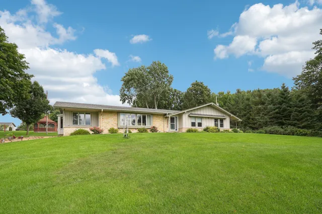 $849,000 | N6190 County Rd F, Concord, WI 53178