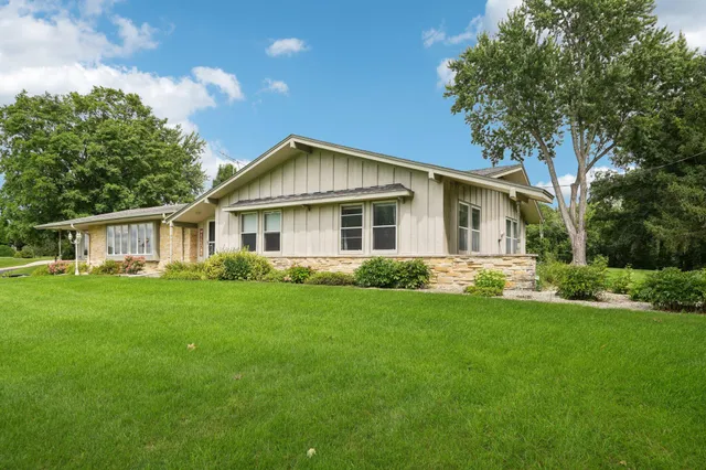 $849,000 | N6190 County Rd F, Concord, WI 53178