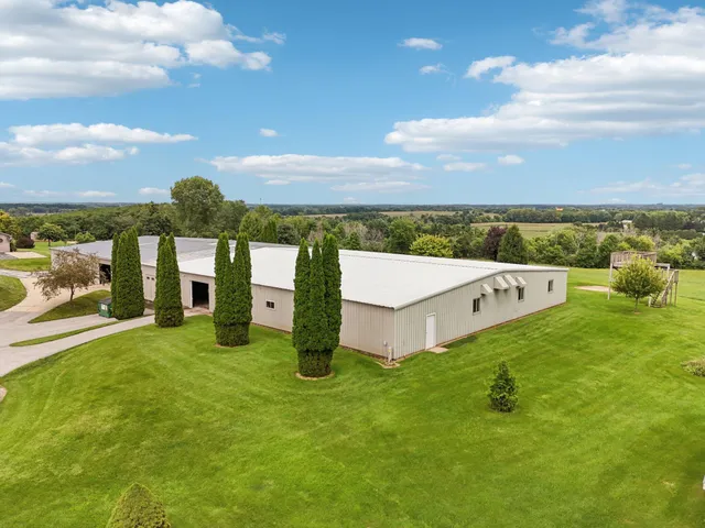 $849,000 | N6190 County Rd F, Concord, WI 53178