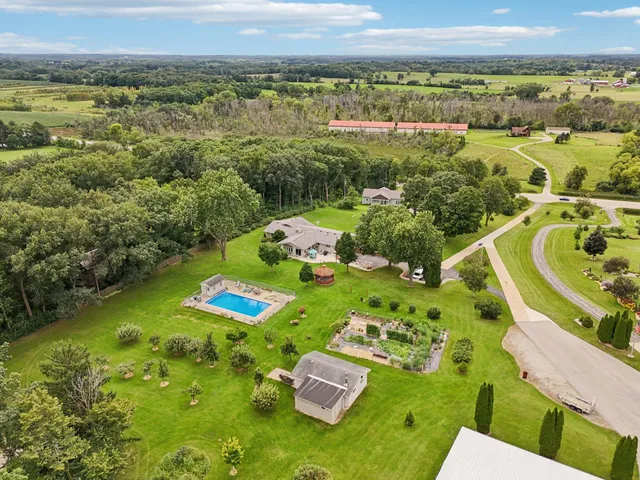 $849,000 | N6190 County Rd F, Concord, WI 53178