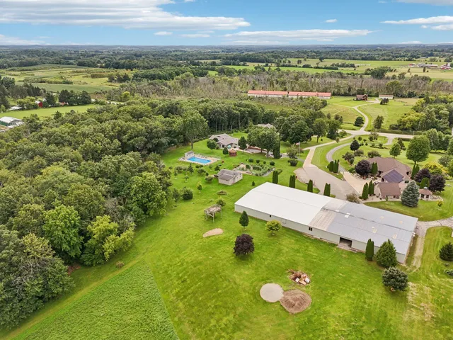 $849,000 | N6190 County Rd F, Concord, WI 53178