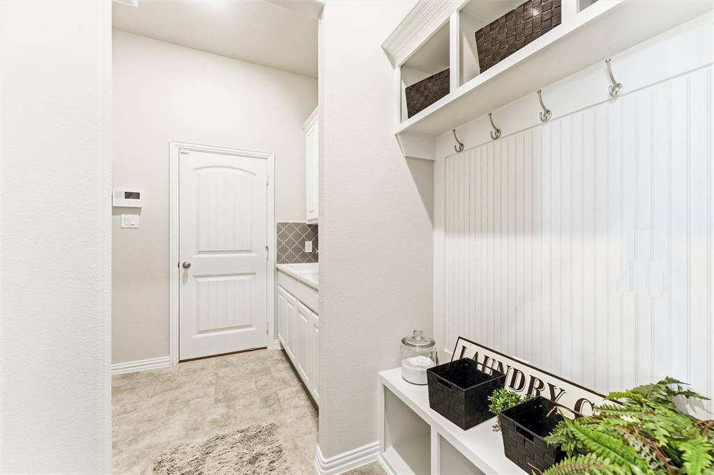 2050 County Road 200 Valley View, TX 76272 - Photo 11 of 31 View of mudroom
