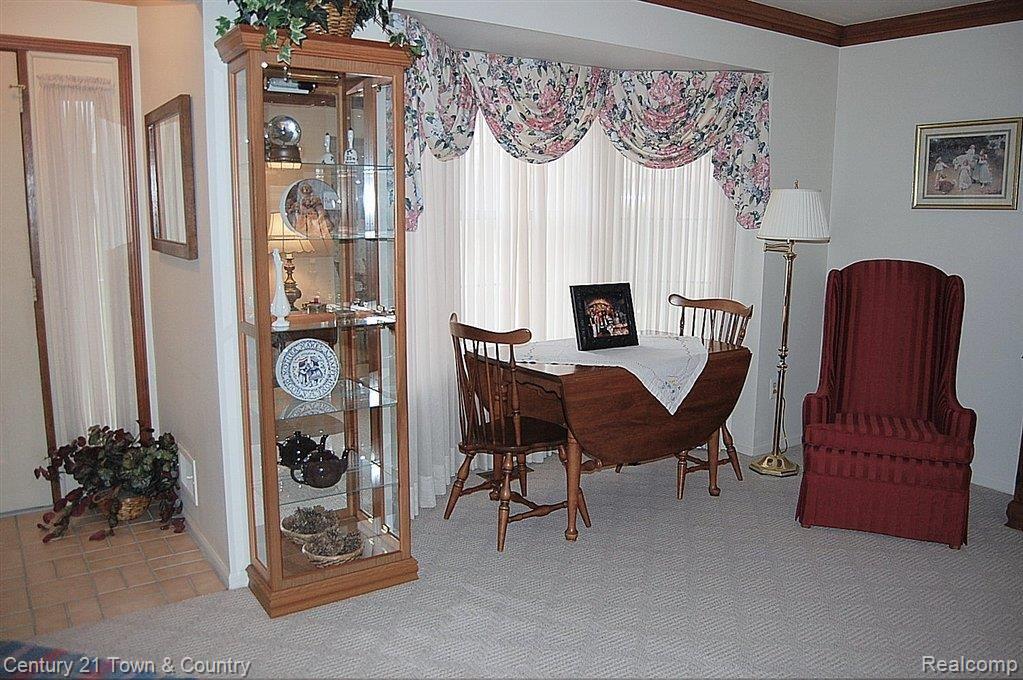 352 Meadow Bridge Drive, Unit 119 Rochester, MI 48307 - Photo 14 of 25 Living Room 5
