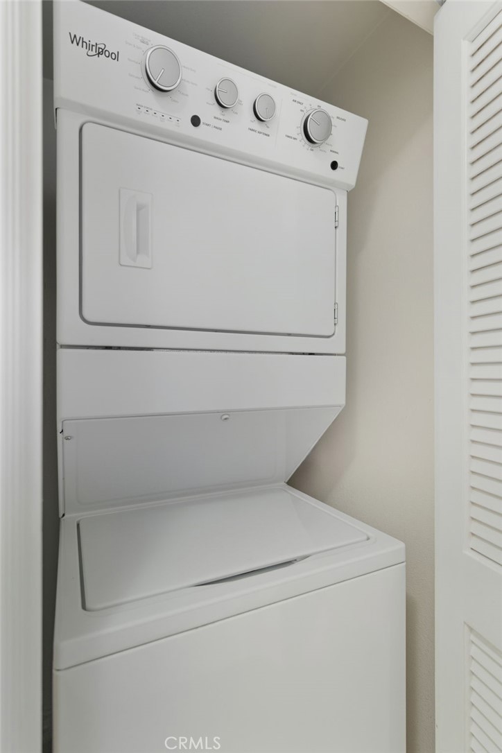 629 Traction Avenue, Unit 257 Los Angeles, CA 90013 - Photo 18 of 38 a close up view of washer and dryer