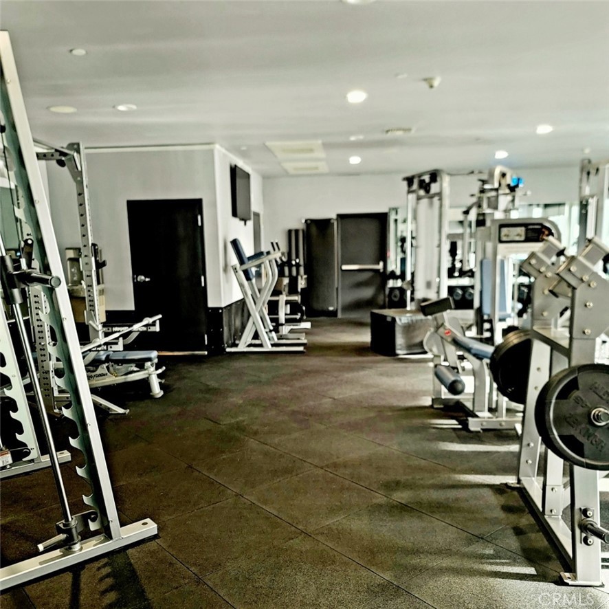 629 Traction Avenue, Unit 257 Los Angeles, CA 90013 - Photo 30 of 38 a view of a room with gym equipment
