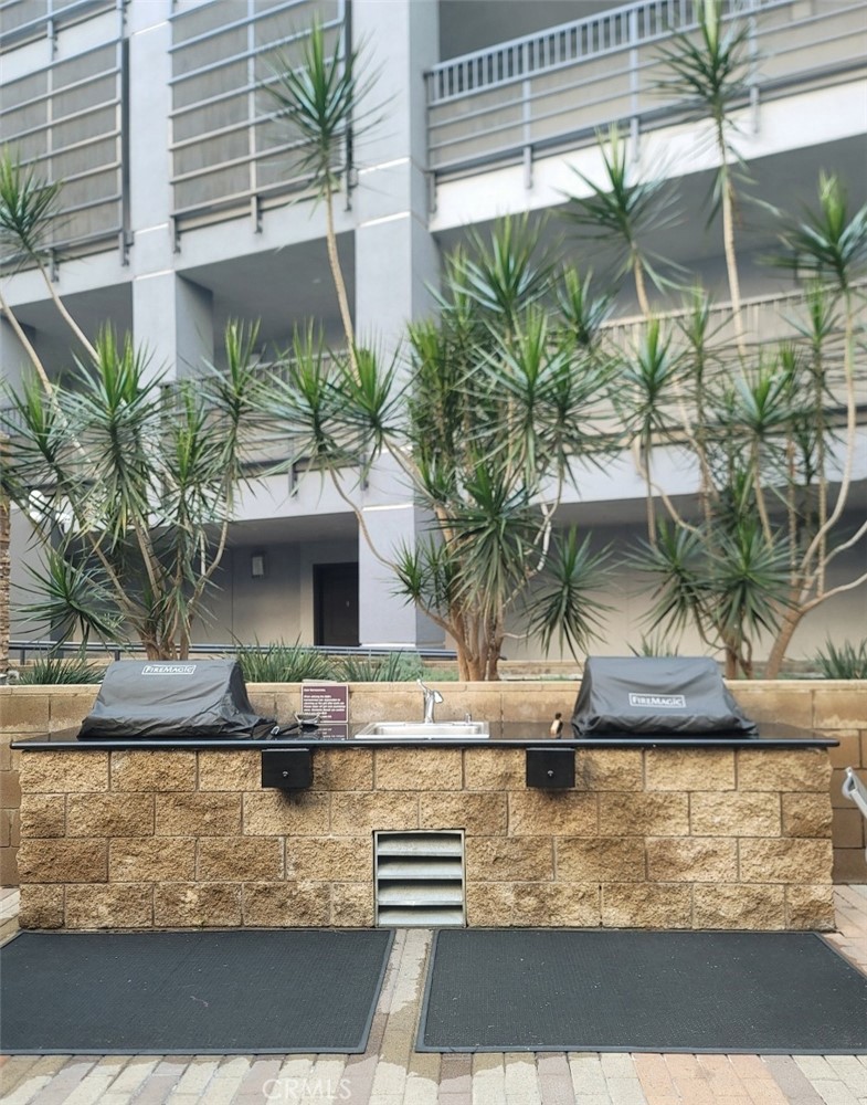 629 Traction Avenue, Unit 257 Los Angeles, CA 90013 - Photo 32 of 38 a view of a water fountain in front of a house